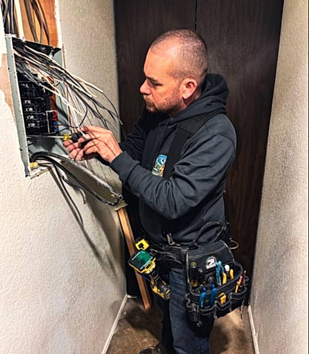 electrician-arlington-wa-electrical-services Electrician performing electrical repairs and safety checks at a property